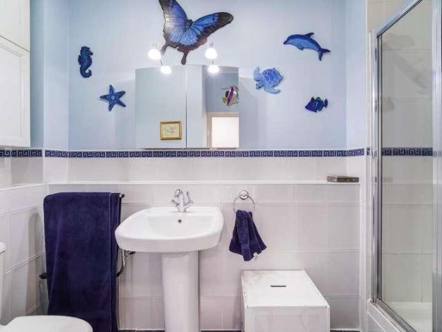 Flat for sale in Red Hill, Surrey