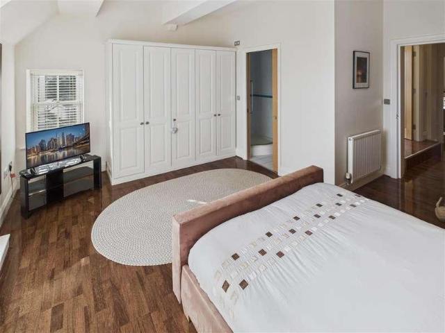 Flat for sale in Tenby, Wales