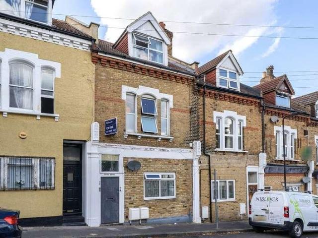 Flat for sale in Anerley, Greater London