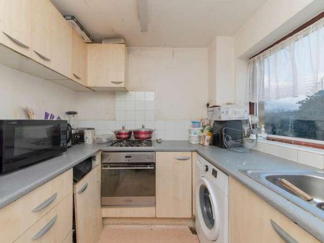 Flat for sale in Elstree and Borehamwood, Borehamwood