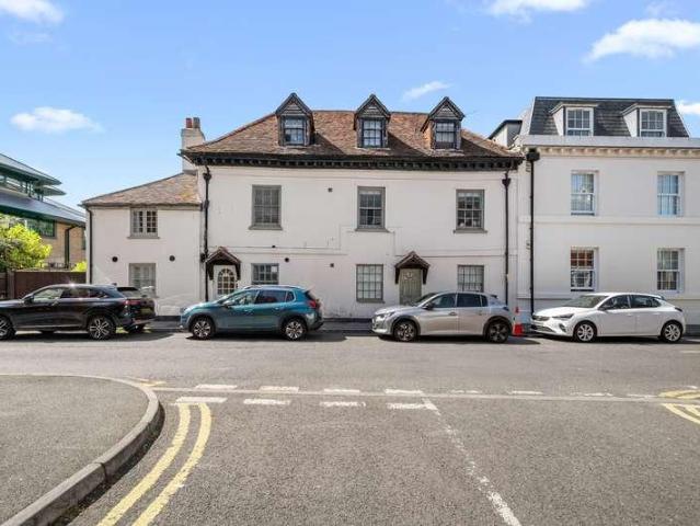 Flat for sale in Row Town, Surrey