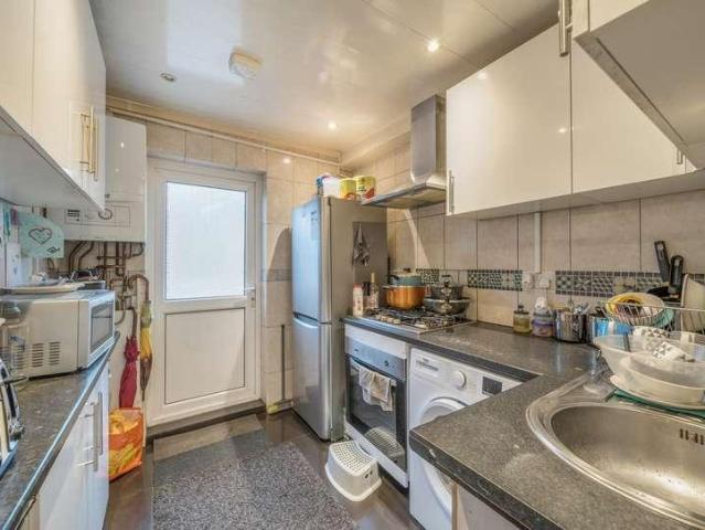 Flat for sale in Kingsbury, Greater London