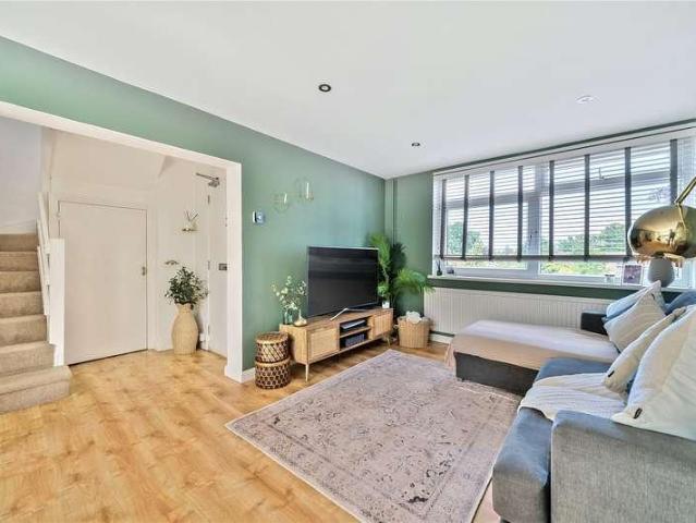 Flat for sale in Blackhills, Surrey