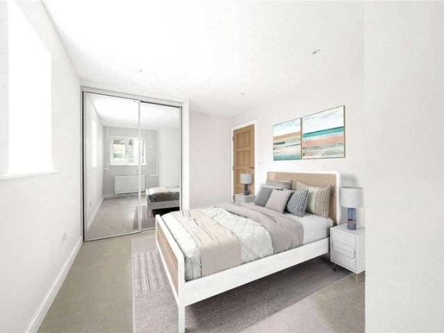 Flat for sale in Purley, Purley
