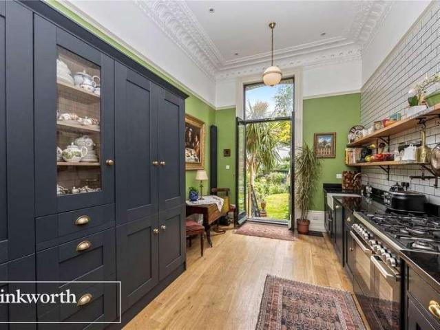 Flat for sale in Aldrington