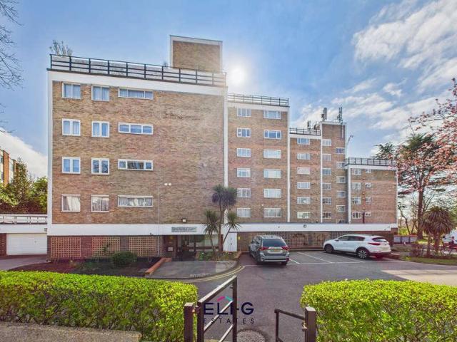 Flat for sale in Brent Cross, Greater London