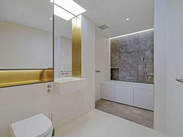 Flat for sale in King's Cross, Greater London