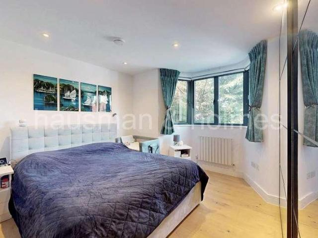 Flat for sale in Golders Green, Greater London