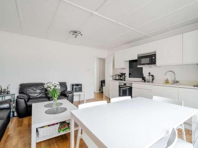 Flat for sale in Westborough, Surrey