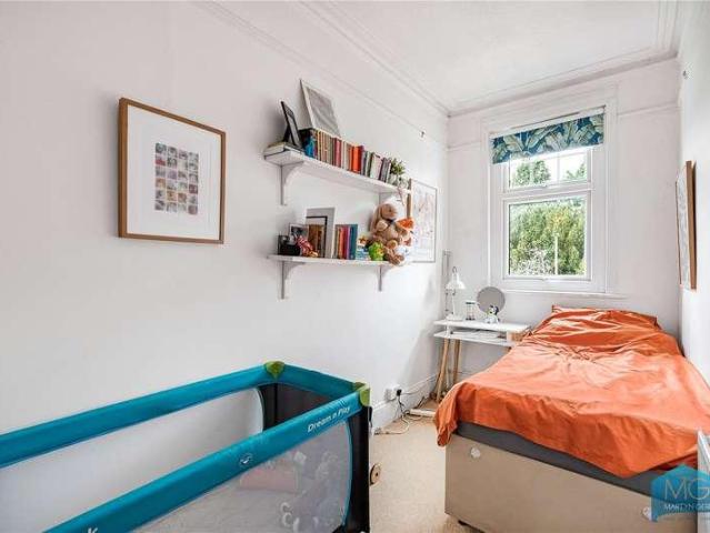 Flat for sale in Finchley, Greater London
