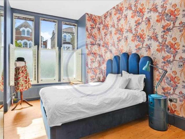 Flat for sale in Holloway, Greater London
