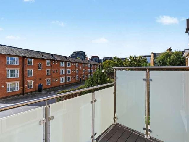 Flat for sale in London Borough of Islington, Greater London