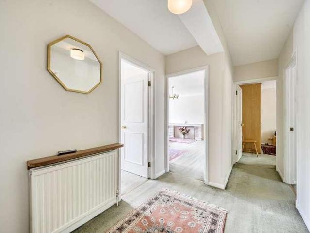 Flat for sale in Petersham, Greater London