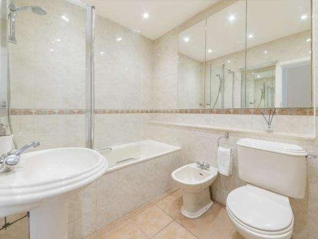 Flat for sale in St. John's Wood, Greater London