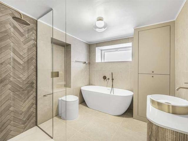 Flat for sale in Belsize Park, Greater London