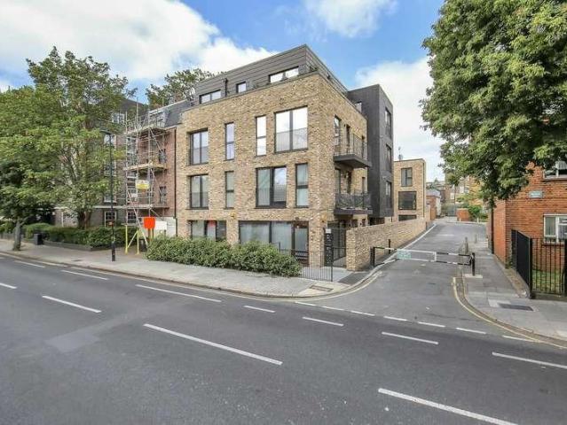 Flat for sale in Kentish Town, Greater London