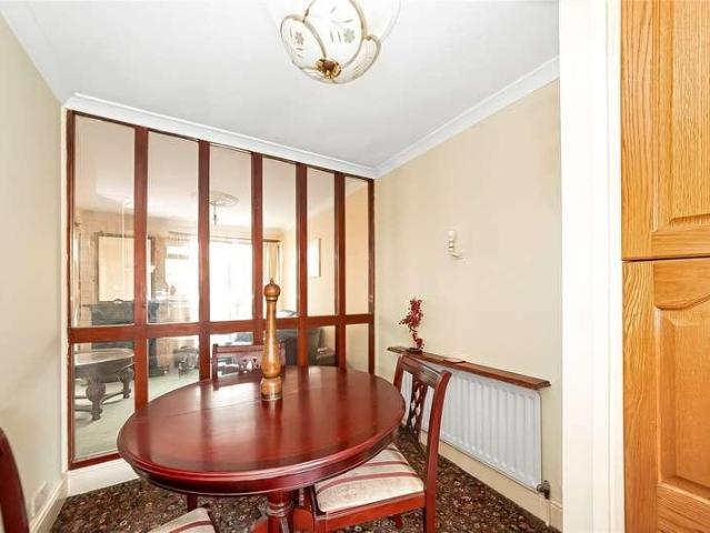 Flat for sale in West Norwood, Greater London