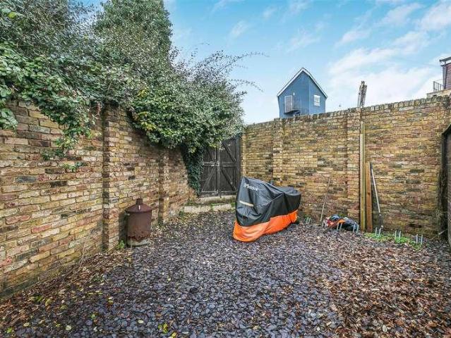 Flat for sale in Royal Borough of Kingston upon Thames, Greater London