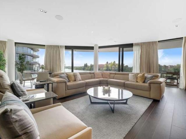 Flat for sale in Hammersmith, Greater London
