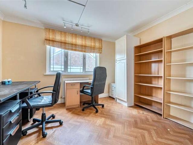 Flat for sale in Greater London