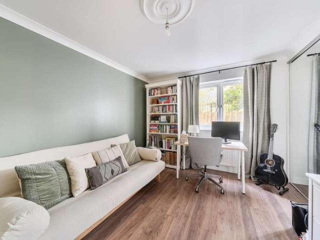 Flat for sale in Katesgrove, Reading
