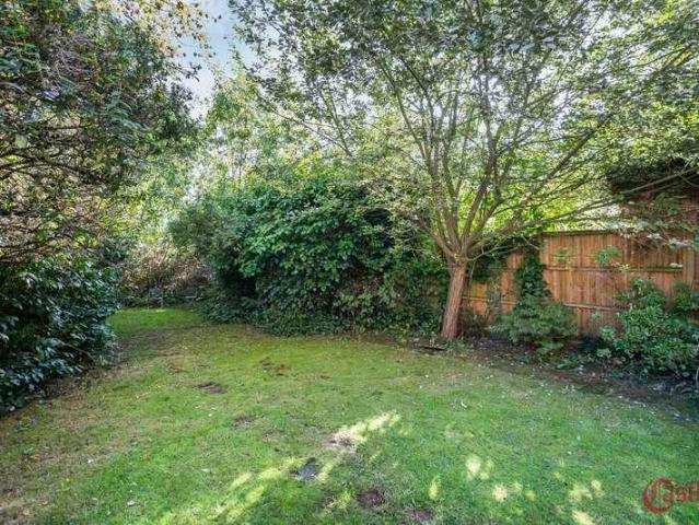Flat for sale in Crouch End, Greater London