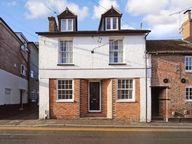 Flat for sale in Pouchen End, Hertfordshire