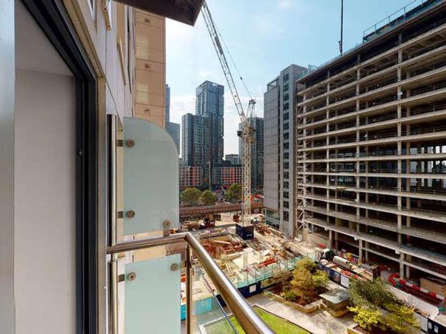 Flat for sale in Isle Of Dogs, Greater London