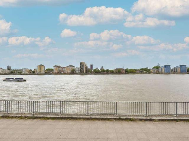 Flat for sale in Canary Wharf, Millwall