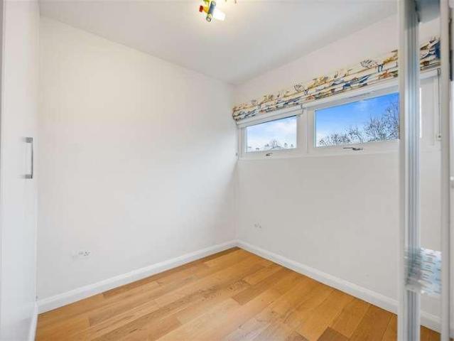 Flat for sale in Belsize Park, Greater London