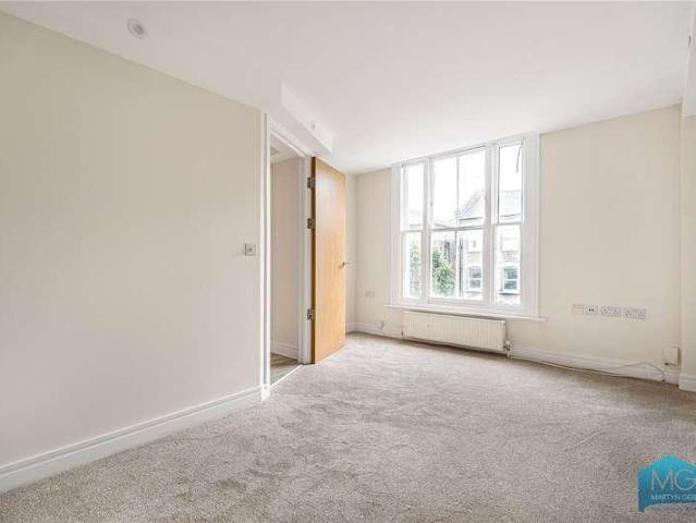 Flat for sale in Archway, Greater London
