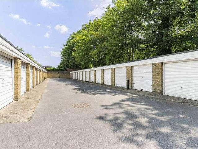 Flat for sale in Beckenham, Beckenham