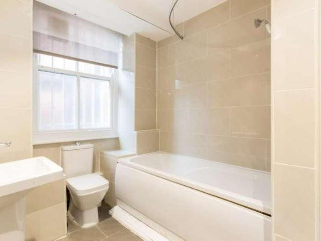 Flat for sale in Bayswater, Greater London