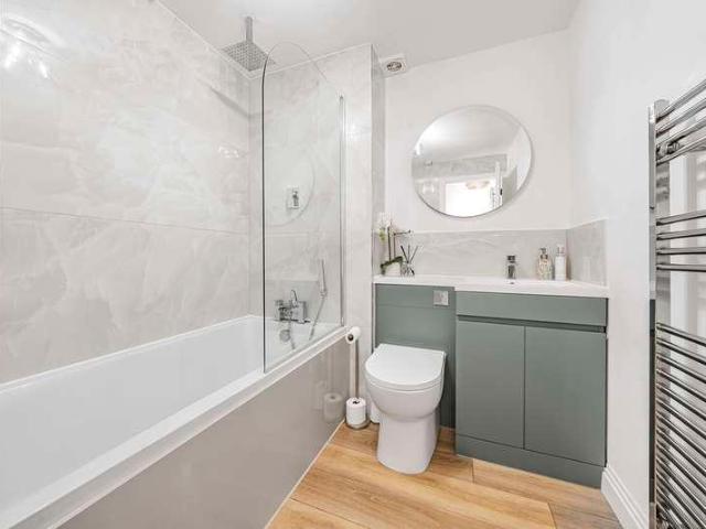 Flat for sale in Lunnon, Buckinghamshire