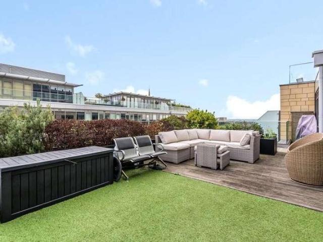 Flat for sale in London Borough of Ealing, Greater London