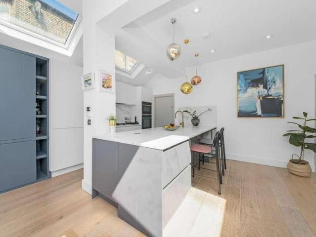 Flat for sale in Dulwich Village, Greater London