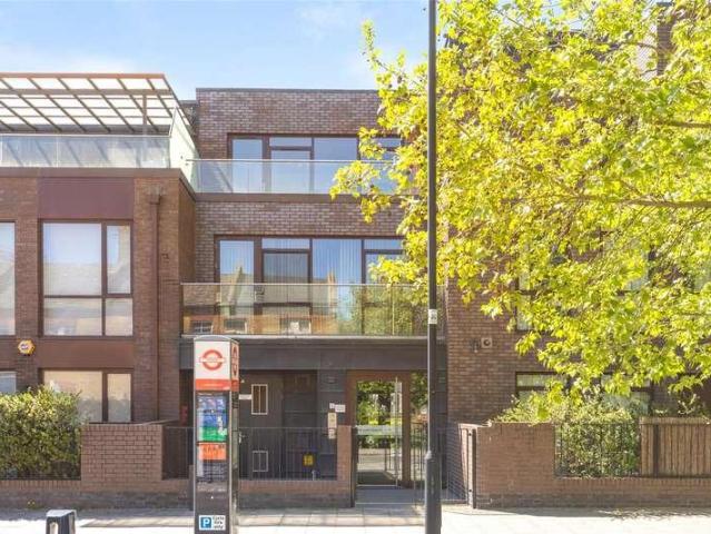 Flat for sale in South Lambeth, Greater London