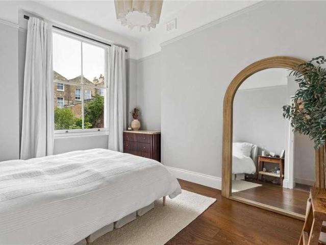 Flat for sale in Highbury, Greater London