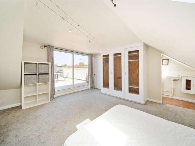 Flat for sale in London Borough of Merton, Merton Park