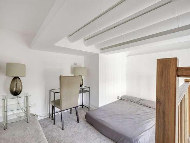 Flat for sale in Fulham, Greater London