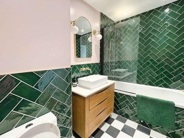 Flat for sale in Clapham Junction, Greater London