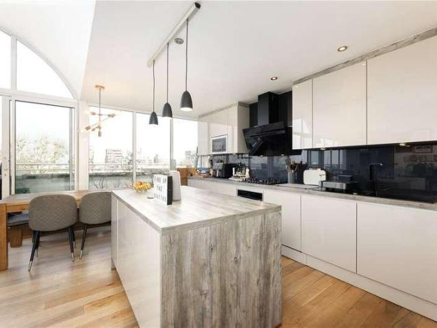 Flat for sale in Putney, Greater London