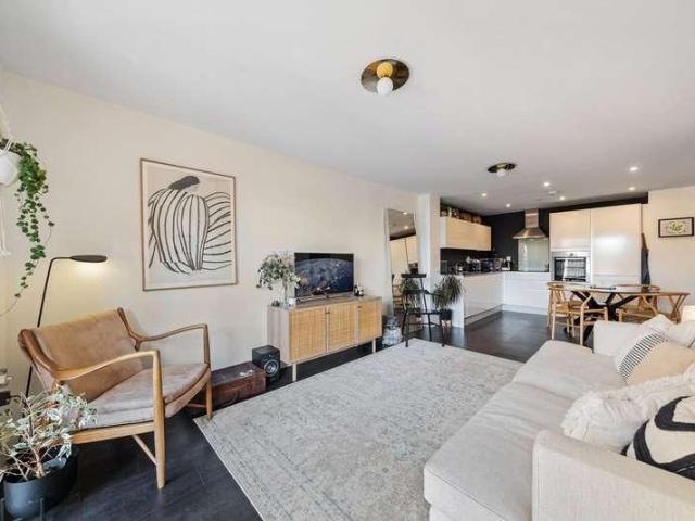 Flat for sale in Islington, Greater London