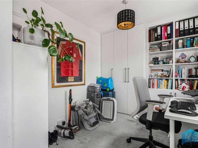 Flat for sale in Finchley, Greater London