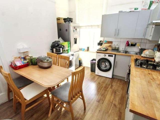 Flat for sale in Oxenden, The Bridge