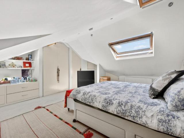 Flat for sale in West Hampstead, Greater London