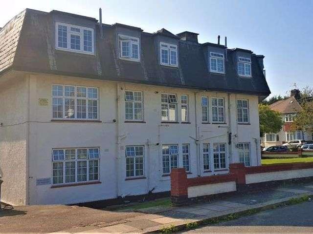 Flat for sale in Edgware, London Borough of Barnet