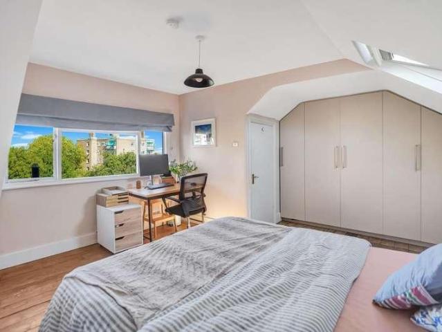 Flat for sale in East Dulwich, Greater London