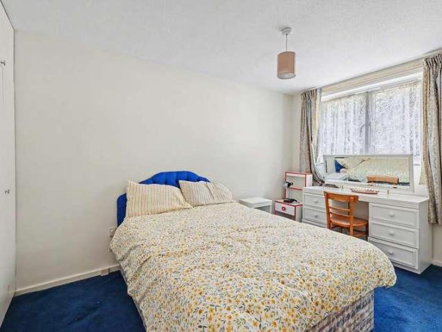 Flat for sale in Enfield Highway, Greater London