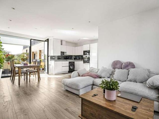 Flat for sale in London Borough of Haringey, Greater London